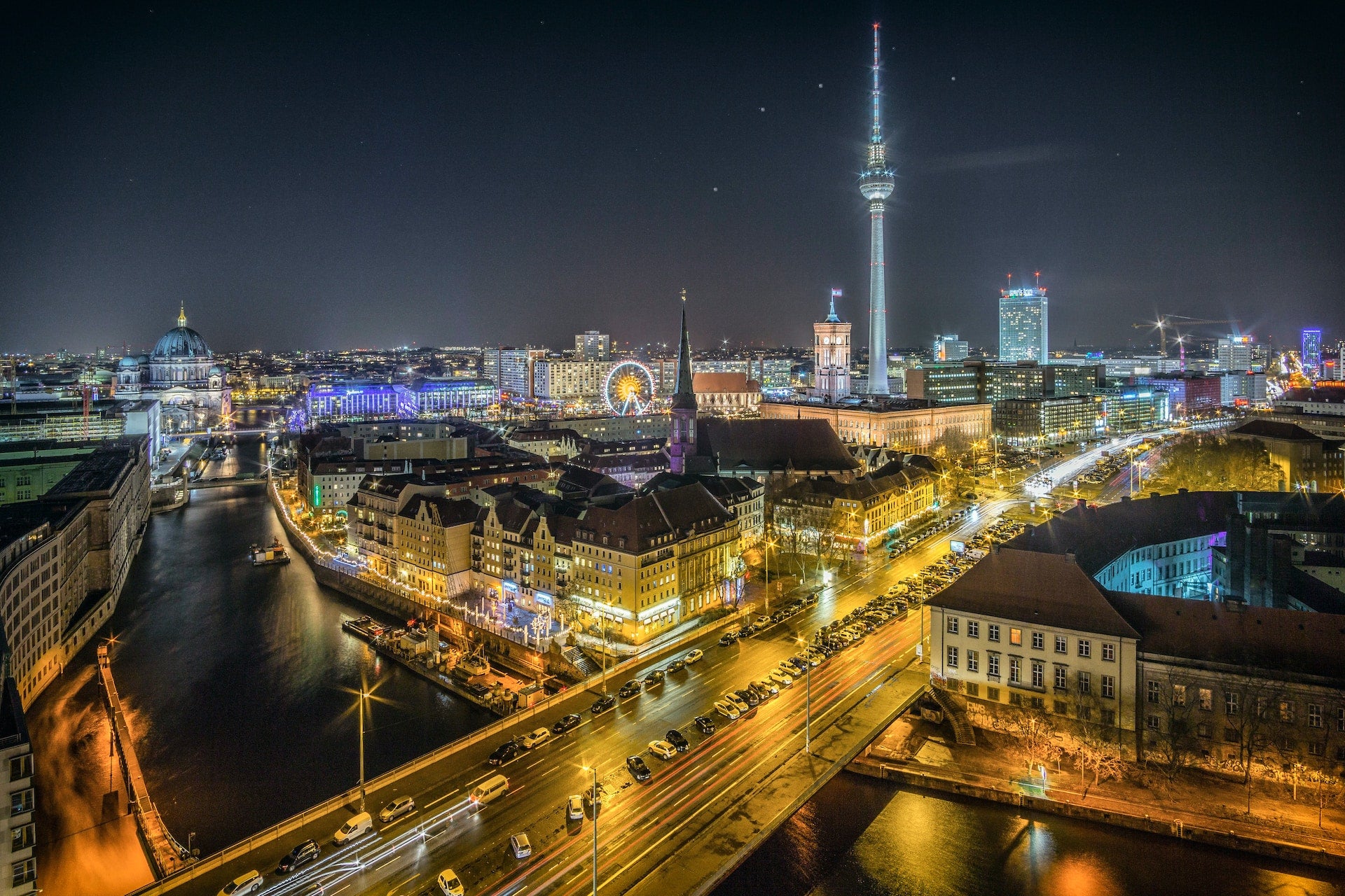 How To Get Into Berlin Clubs | Loop Earplugs How To Get Into Berlin Clubs | Loop Earplugs
